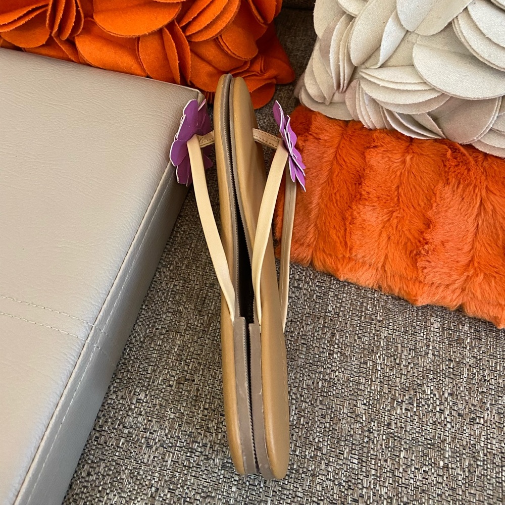 ❣️🆕Old Navy Flower Sandals❣️ - Picture 7 of 9